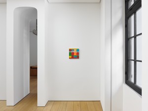 Installation view with Stanley Whitney, Untitled (2025). Artwork © Stanley Whitney. Photo: Stathis Mamalakis