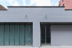 A photograph of the outside of the Gagosian location 541 West 24th Street, New York