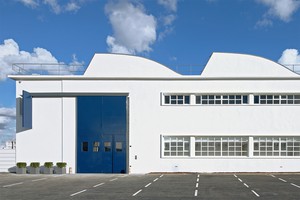A photograph of the outside of the Gagosian location Le Bourget