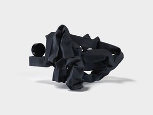 Carol Bove, Tragic Deviousness, 2020. Stainless steel and urethane paint, 37 ¼ × 63 ¾ × 39 ½ inches (94.6 × 161.9 × 100.3 cm) © Carol Bove Studio LLC. Photo: Kerry McFate