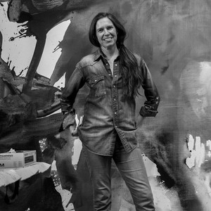 A portrait photograph of Mary Weatherford