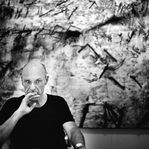 A portrait photograph of Anselm Kiefer