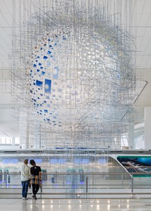 Sarah Sze, Shorter Than the Day, 2020. Powder coated aluminum and steel, overall dimensions variable, commissioned by LaGuardia Gateway Partners in partnership with Public Art Fund Permanent installation, LaGuardia Airport, New York © Sarah Sze. Photo: Nicholas Knight