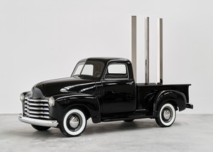 Walter De Maria Black Truck / Triangle, Circle, Square from Truck Trilogy, 2011–17. 3 1950s Chevrolet half-ton pickup trucks, white oak, and stainless steel, in 3 parts, each: 120 × 75 × 195 inches (304.8 × 190.5 × 495.3 cm), overall dimensions variable © 2025 Estate of Walter De Maria. Photo: Thomas Lannes