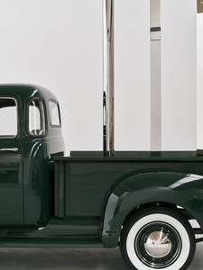 Walter De Maria Green Truck / Circle, Square, Triangle (detail) from Truck Trilogy, 2011–17. 3 1950s Chevrolet half-ton pickup trucks, white oak, and stainless steel, in 3 parts, each: 120 × 75 × 195 inches (304.8 × 190.5 × 495.3 cm), overall dimensions variable © 2025 Estate of Walter De Maria. Photo: Thomas Lannes