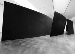 Richard Serra, Running Arcs (For John Cage), 1992. Weatherproof steel, 3 plates, overall: 13 feet 2 inches × 87 feet 6 inches × 36 feet 5 inches (4.3 × 26.7 × 11.1 m), plates: 2 inches (5 cm) thick © 2025 Estate of Richard Serra/Artists Rights Society (ARS), New York. Photo: Maris Hutchinson