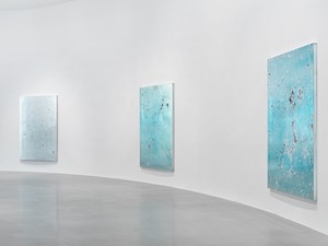 Installation view. Artwork © Urs Fischer. Photo: Stefan Altenburger