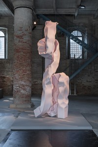 Carol Bove, Bather, 2019. Stainless steel and urethane paint, 154 × 78 × 50 inches (391.2 × 198.1 × 127 cm) Installation view, May You Live in Interesting Times, 58th Biennale di Venezia, Venice, May 11–November 24, 2019 © Carol Bove Studio LLC. Photo: Maris Mezulis
